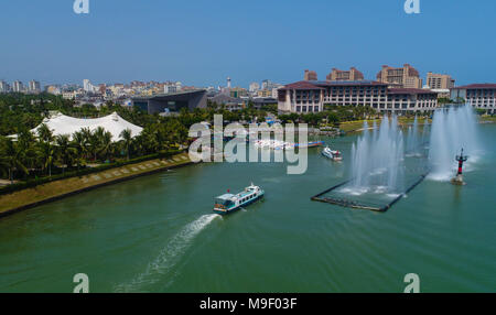 Peking, China. 23 Mär, 2018. Luftbild am 23. März 2018 zeigt Schiffe, die in der Nähe von der Gründung des Boao Forum für Asien (BFA) im Süden Chinas Hainan Provinz übernommen. Die BFA-Jahrestagung statt in Hainan nehmen im April, und über die Reform und Öffnung. Credit: Yang Guanyu/Xinhua/Alamy leben Nachrichten Stockfoto