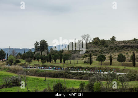 Das Peloton bei der 98Th Volta Ciclista a Catalunya 2018/Stufe 7 Barcelona - Barcelona 157 km während der Tour von Catalunya, 25. März 2018 in Barcelona, Spanien. Stockfoto