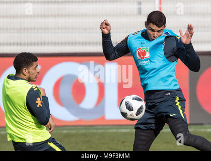 24 März 2018, Deutschland, Berlin: Brasilien Nationalmannschaft training, An der Alten Foersterei Stadium, vor Deutschland vs Brasilien freundlich. Der Brasilianer Thiago Silva spielt den Ball. Foto: Soeren Stache/dpa Stockfoto