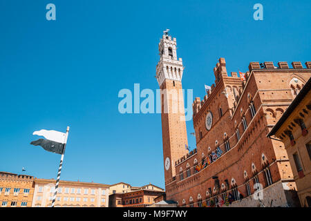 Torre del Mangia Turm am Campo in Siena, Italien Stockfoto