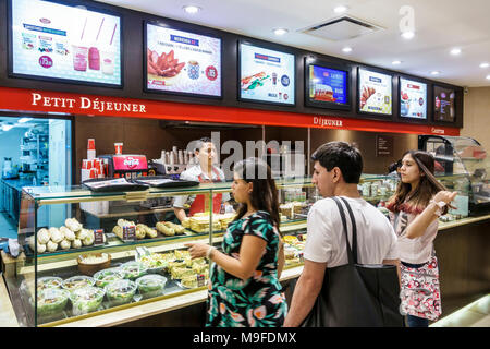 Buenos Aires Argentinien, Gallerias Pacifico Mall, Food Court plaza Tischtische zwangloses Essen, Brioche Doree, Sandwich Shop, Französisch, Petit Dejeuner, Frühstück, Stockfoto