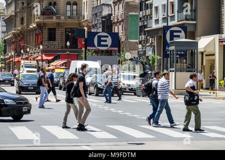 Buenos Aires Argentinien, Avenida Cordova, Kreuzung, Straßenkreuzung, Fußgänger, Erwachsene Erwachsene Männer Männer Männer, Frau Frauen weibliche Dame, Wandern, Besucher reisen