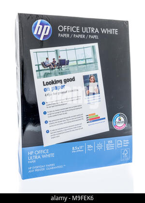 Winneconne, WI - 15. März 2018: Eine Packung HP Papier auf einem isolierten Hintergrund. Stockfoto