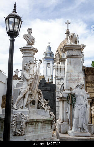 Buenos Aires Argentinien,Cementerio de la Recoleta Friedhof,historisch,Gräber Statuen,Mausoleen,Marmor,Coronel Federico de Brandsen,General Miguel Estanis Stockfoto