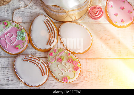 Easter egg Lebkuchen in der russischen Tradition, liegen auf dem Tisch der Beschwerdekammern Stockfoto