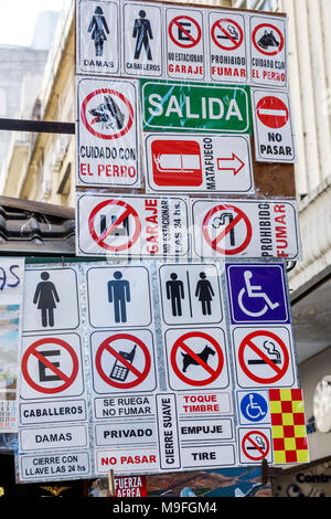 Buenos Aires Argentinien, Schilder, Display Verkauf universelle Symbole, Verbot, spanische Sprache, Männer, Frauen, privat, Behinderte spezielle Bedürfnisse keine smoki Stockfoto