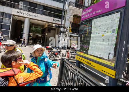 Buenos Aires Argentinien, Subte Subway Bolivar Station, Eingang, Karte, Lage, Autobahnroute, asiatische Frau weibliche Frauen, Hispanic, ARG17118279 Stockfoto