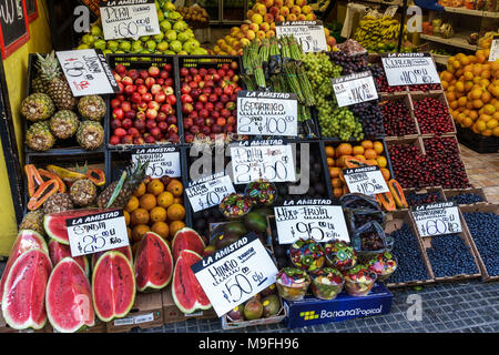 Buenos Aires Argentinien, Belgrano, Obstmarkt, spanisches Sprachschild, Kilo, kg, Display, Melone, Nektarinen, Birnen, Orangen, Papaya, Kirschen, Pflaumen, Hispan Stockfoto