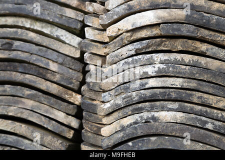 Angehäuft Ziegeldach Hintergrund Stockfoto