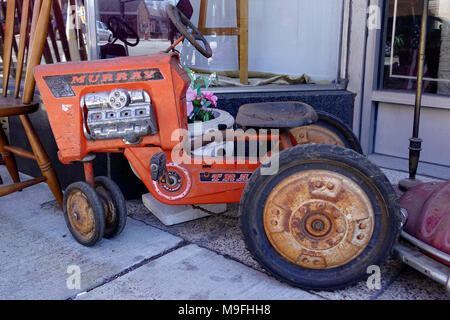 Die Vintage Kind Trettraktor Stockfoto