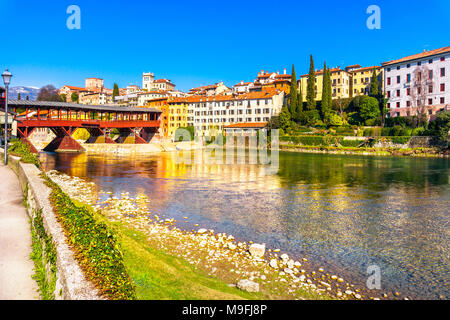 Bassano del Grappa, Alte Brücke auch als Brücke der Alpini und Brenta River bekannt. Vicenza, Italien Europa Stockfoto