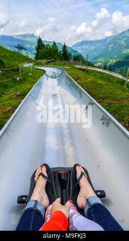 Die Pfingstegg Rodelbahn, Grindelwald, die Berge waren auch Region, Schweiz Reise Travel Concept, Downhill Mountain Postkarte Abenteuer Reise Freude Spaß Stockfoto