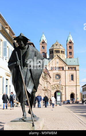 Speyer: Dom (Kathedrale), street Maximilianstraße, Statue 'Pilger' ('Pilgrim'), Rheinland-Pfalz, Rheinland-Pfalz, Deutschland Stockfoto