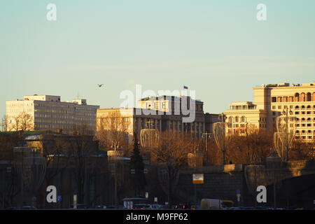 Moskau/Russland - 23. März 2018: Blick auf das Gebäude der Staatsduma, der Russischen Staatsbibliothek nach Lenin und das Hotel "Moskau" genannt Stockfoto