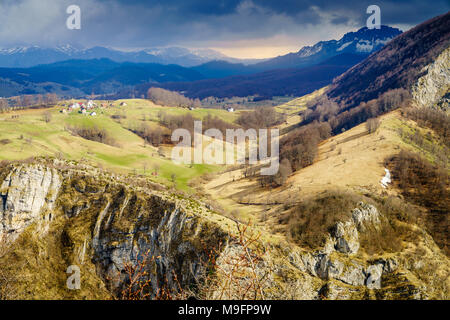 Malerische Aussicht der Dinarischen Alpen in Bosnien-herzegowina in der Nähe von Sarajevo Stockfoto
