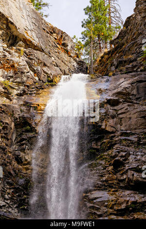 41,926.03635 Wasser fließt über Rainbow Falls Felsen Chelan WA, USA fallen Stockfoto