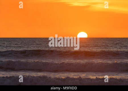 Sonnenuntergang über dem Pazifischen Ozean aus San Diego, Kalifornien, USA Stockfoto