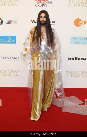 Goldene Kamera Goldene Kamera (Awards) 2018 bei der Messe Hamburg. Mit: Conchita Wurst Wo: Hamburg, Deutschland Wann: 23 Feb 2018 Credit: Becher/WENN.com Stockfoto