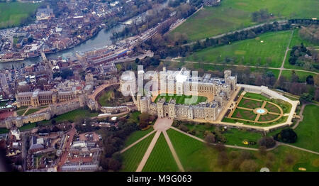 Eine Luftaufnahme von Schloss Windsor, Berkshire, die die Hochzeit im Mai von Prinz Harry und Meghan Markle Host. Stockfoto