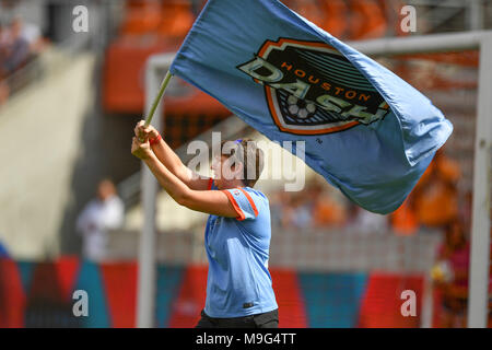 Houston, Texas, USA. 25 Mär, 2018. Houston Dash nehmen Sie das Feld vor dem NWSL Übereinstimmung zwischen der Chicago Red Stars und das Houston Dash bei BBVA Stadion in Houston, Texas. Chris Brown/CSM/Alamy leben Nachrichten Stockfoto