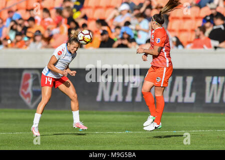 Houston, Texas, USA. 25 Mär, 2018. Houston Dash vorwärts Nichelle Prince (14) leitet die Kugel während des NWSL Übereinstimmung zwischen der Chicago Red Stars und das Houston Dash bei BBVA Stadion in Houston, Texas. Chris Brown/CSM/Alamy leben Nachrichten Stockfoto