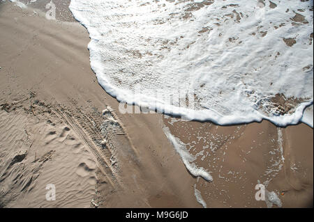 Matagorda, Texas, USA. 7 Mär, 2018. März 5, 2018. Der Strand und die Stege an der Matagorda Bay Nature Park gehören ein 1.333 Hektar großes Naturschutzgebiet, das ist eine erstklassige Lage für Fischer, Vogelbeobachter und Strandräuber mit seinen schönen grossen Strände und Dünen in der Nähe der Stadt Matagorda, Tx. Am östlichen Ende von Matagorda Bay, wo der Colorado River fließt in den Golf von Mexiko. Credit: Ralph Lauer/ZUMA Draht/Alamy leben Nachrichten Stockfoto