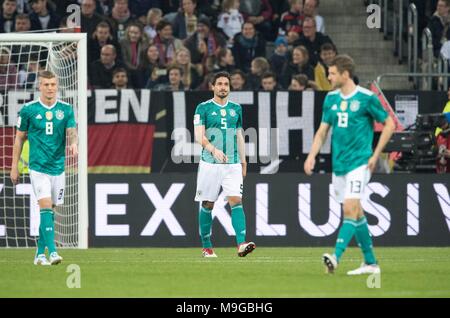 Von links nach rechts Toni Kroos (GER), Mats HUMMELS (GER), Thomas Müller (Müller, GER) nach dem versustor, Fussball Laenderspiel, Freundschaftsspiel, Deutschland (GER) - Spanien (ESP) 1:1, am 23.03.2018 in Düsseldorf/Deutschland enttäuscht. | Verwendung weltweit Stockfoto