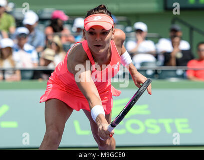 Miami, Key Biscayne, Florida, USA. 24 Mär, 2018. Agnieszka Radwanska (POL) Niederlagen Simone Halep (ROU) von 3-6, 6-2, 6-3, im Miami Öffnen bei Crandon Park Tennis Center in Miami, Key Biscayne, Florida gespielt wird. © Karla Kinne/Tennisclix/CSM/Alamy leben Nachrichten Stockfoto