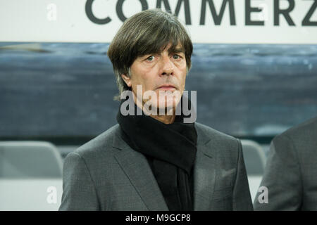 Düsseldorf, Deutschland. 23 Mär, 2018. Joachim Loew (Low, Jogi, Bundescoach GER), Brustbild, Fussball Laenderspiel, Freundschaftsspiel, Deutschland (GER) - Spanien (ESP), am 23.03.2018 in Düsseldorf/Deutschland. | Verwendung der weltweiten Kredit: dpa/Alamy leben Nachrichten Stockfoto