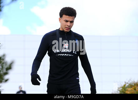 London, Großbritannien. 26 Mär, 2018. Dele für Training vor England's freundlich gegen Italien Alle ankommen, bei Tottenham Hotspur Der trainingsplatz am 26. März 2018 in London, England. (Foto von Leila Coker/phcimages.com) Credit: PHC Images/Alamy leben Nachrichten Stockfoto