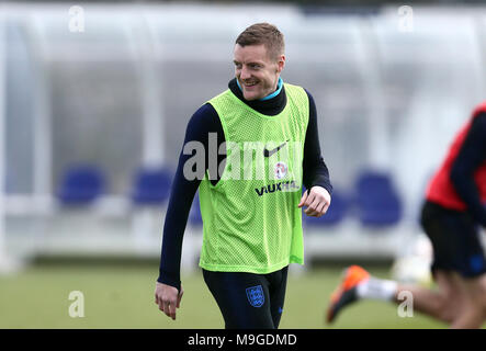 London, Großbritannien. 26 Mär, 2018. Jamie Vardy während des Trainings vor England's freundlich gegen Italien, bei Tottenham Hotspur Der trainingsplatz am 26. März 2018 in London, England. (Foto von Leila Coker/phcimages.com) Credit: PHC Images/Alamy leben Nachrichten Stockfoto