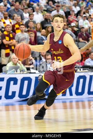 März 17, 2018: Loyola (Il) Ramblers guard Clayton Custer Nr. 13 in die zweite Runde der Basketball Spiel der NCAA März Verrücktheit Männer zwischen den Tennessee Volunteers und die Loyola Chicago Ramblers im American Airlines Center in Dallas, TX Loyola besiegte Tennessee 62-63 Albert Pena/CSM Stockfoto