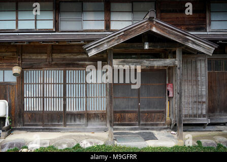 Traditionelle hölzerne Bauernhäuser mit Strohdächern in den historischen Dörfern Shirakawa in Gifu, Japan Stockfoto