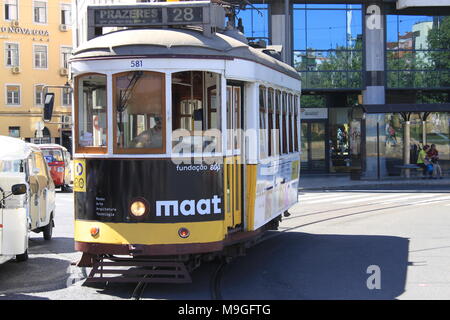 Iconic 1930 öffentliche Straßenbahn von Lissabon, Portugal, Europa, Portugal, PETER GRANT Stockfoto