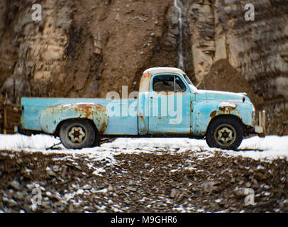 Eine blaue 1949 Studebaker 2 R15 Pickup truck in einem alten Steinbruch, östlich von Clark Gabel Idaho. Stockfoto