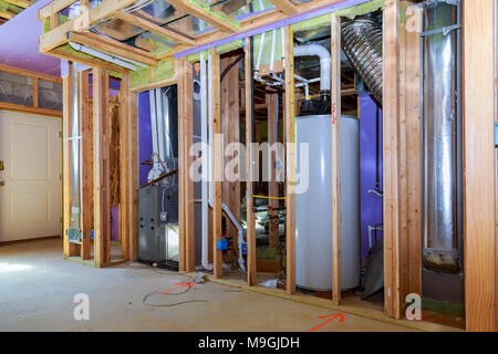 Industrielle Kellerwand mit Verkabelung und Schalter box Stockfoto