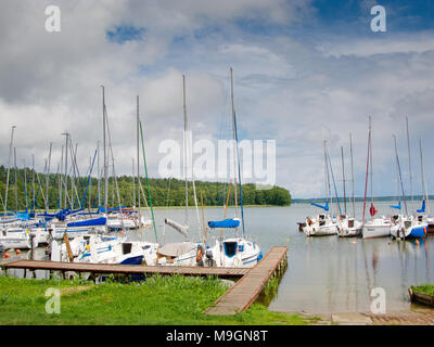 Marina auf nidzkie See. Karwica Dorf. Masurische Seen. Provinz Ermland-Masuren, Polen. Europa. Stockfoto