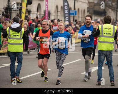London, Großbritannien. 25. März 2018. Die Eröffnungs-Wahrzeichen Londons Halbmarathon findet in Westminster und die Innenstadt von London. Stockfoto