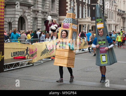 London, Großbritannien. 25. März 2018. Die Eröffnungs-Wahrzeichen Londons Halbmarathon findet in Westminster und die Innenstadt von London. Stockfoto
