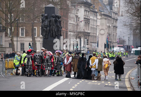 London, Großbritannien. 25. März 2018. Die Eröffnungs-Wahrzeichen Londons Halbmarathon findet in Westminster und die Innenstadt von London. Stockfoto