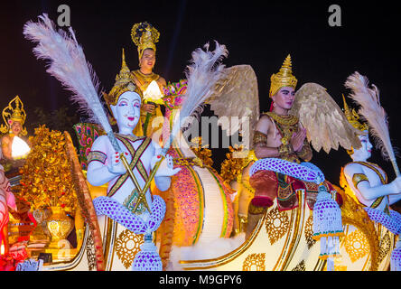 Teilnehmer einer Parade während des Yee Peng Festivals in Chiang Mai, Thailand Stockfoto