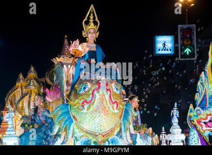 Teilnehmer einer Parade während des Yee Peng Festivals in Chiang Mai, Thailand Stockfoto