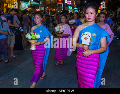 Teilnehmer einer Parade während des Yee Peng Festivals in Chiang Mai, Thailand Stockfoto