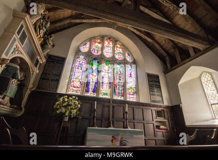 Das Alter bei St. Peter Kirche, Racton, in der Nähe von Huntington und Lordington, Chichester, West Sussex, Großbritannien Stockfoto