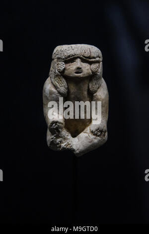 Peruanische Tonfiguren aus der heiligen Stadt von Caray und Miraya. Hüter des Feuers. Stockfoto