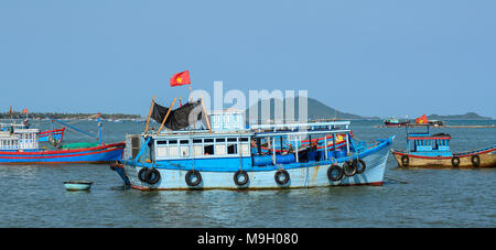 Nha Trang, Vietnam - Mar 21, 2016. Hölzerne Boote andocken an Fishing Pier in Nha Trang, Vietnam. Stockfoto