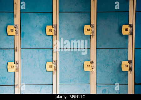 Blauen Schließfächer in Japan Stockfoto
