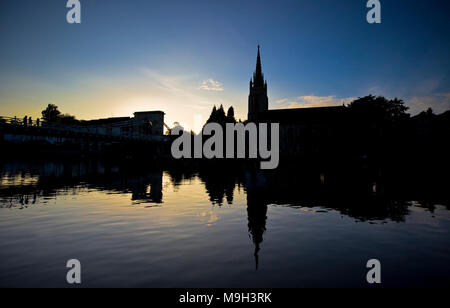 Sonnenuntergang Marlow Brücke und Kirche Silhouette Stockfoto