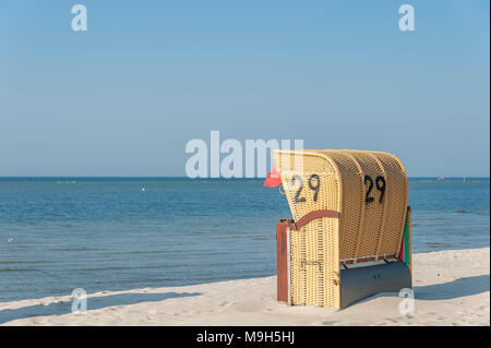 Strand mit überdachten Strandkörben, Laboe, Ostsee, Schleswig-Holstein, Deutschland, Europa Stockfoto