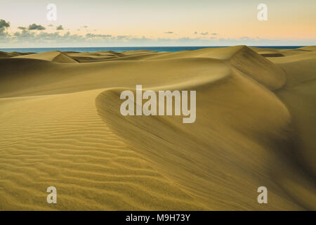 Gerippte und glatte Sand der Dünen von Maspalomas auf Gran Canaria. Stockfoto